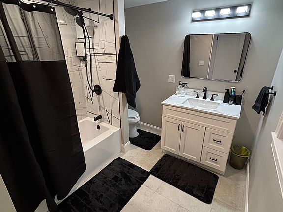 3rd image of 142 Thelma Ave APT 2