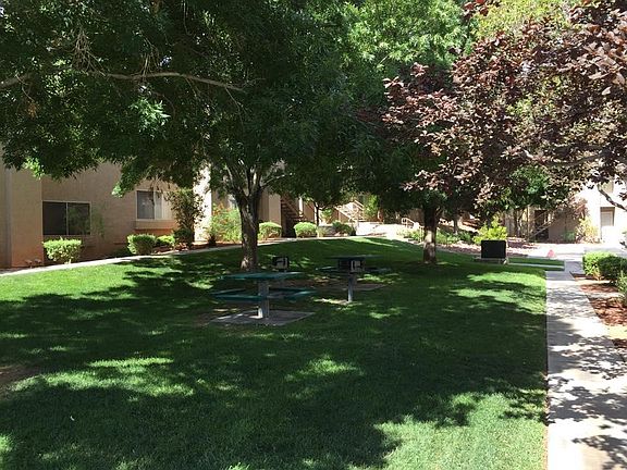 3rd image of 2110 N Los Feliz St #1025