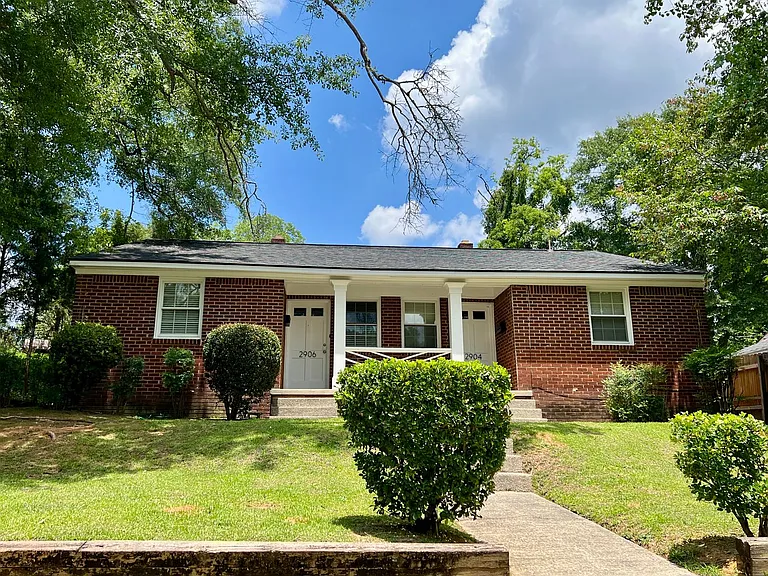 2906 Lincoln St — Photo 1
