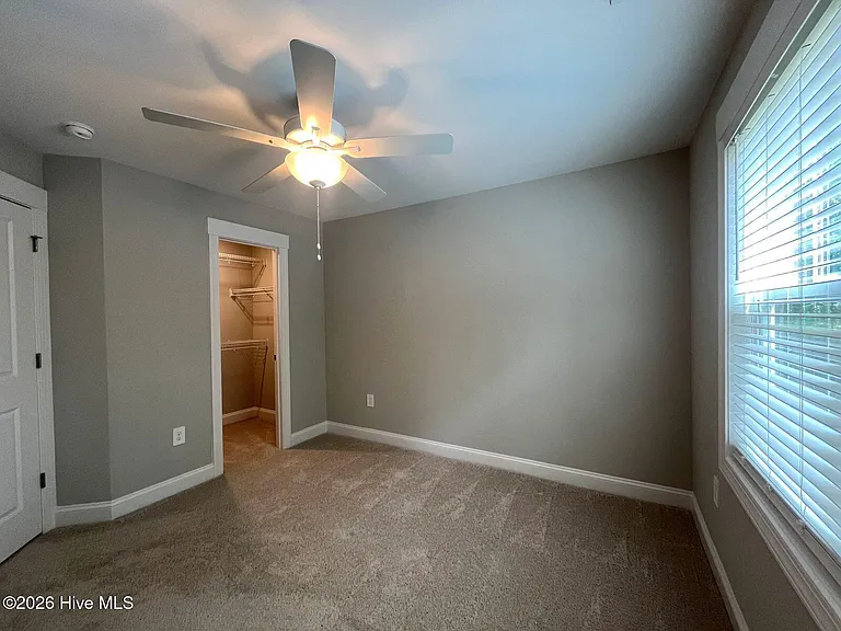 404 Endicott Ct — Photo 42