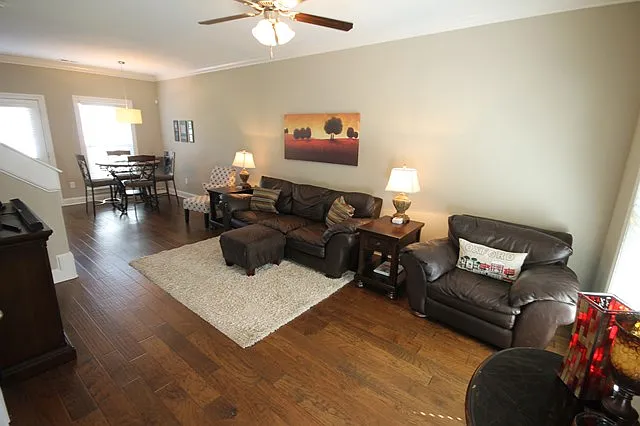 104 Robbins Cir — Photo 1