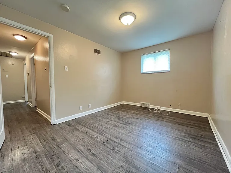 1137 Glenside Ln — Photo 11