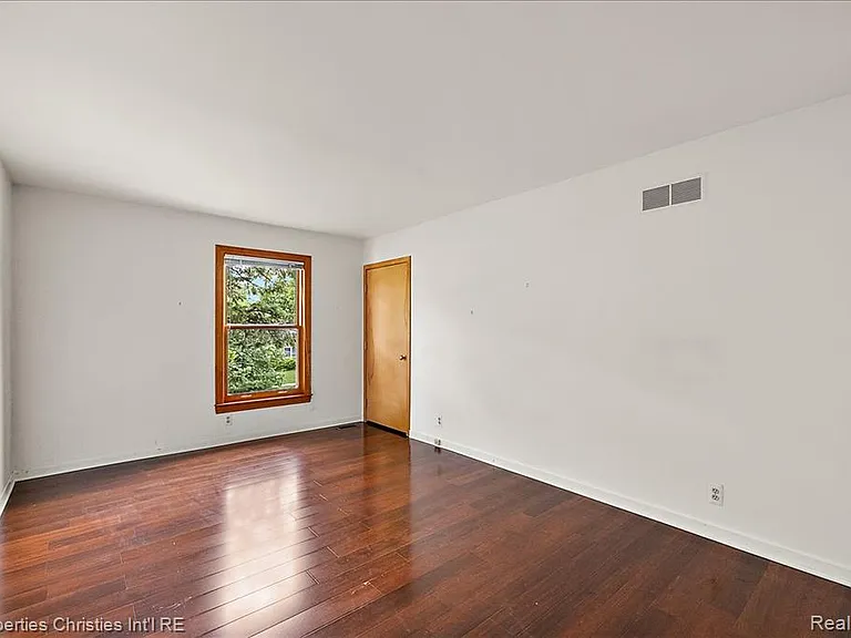 2635 Dorchester Rd — Photo 23