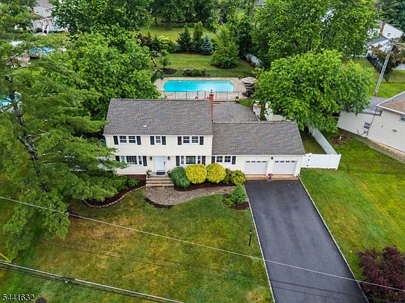 2nd image of 25 Lord Stirling Dr