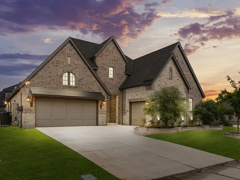 500 Samaritan Dr — Photo 1