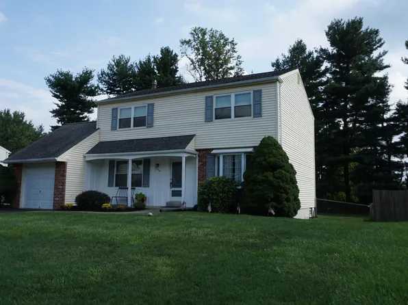 699 Woodlyn Dr, Langhorne, PA 19053