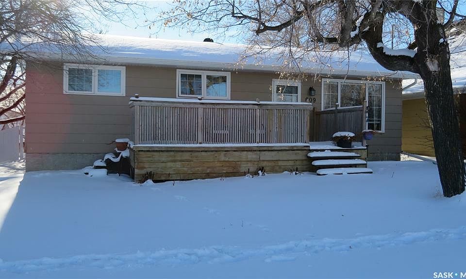 1st image of 609 Poplar St