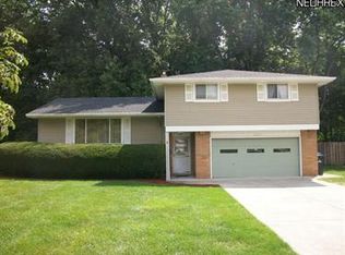 5647 Revere Dr, North Olmsted, OH 44070