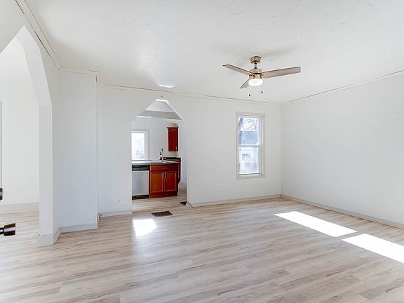 5th image of 615 Johnson St