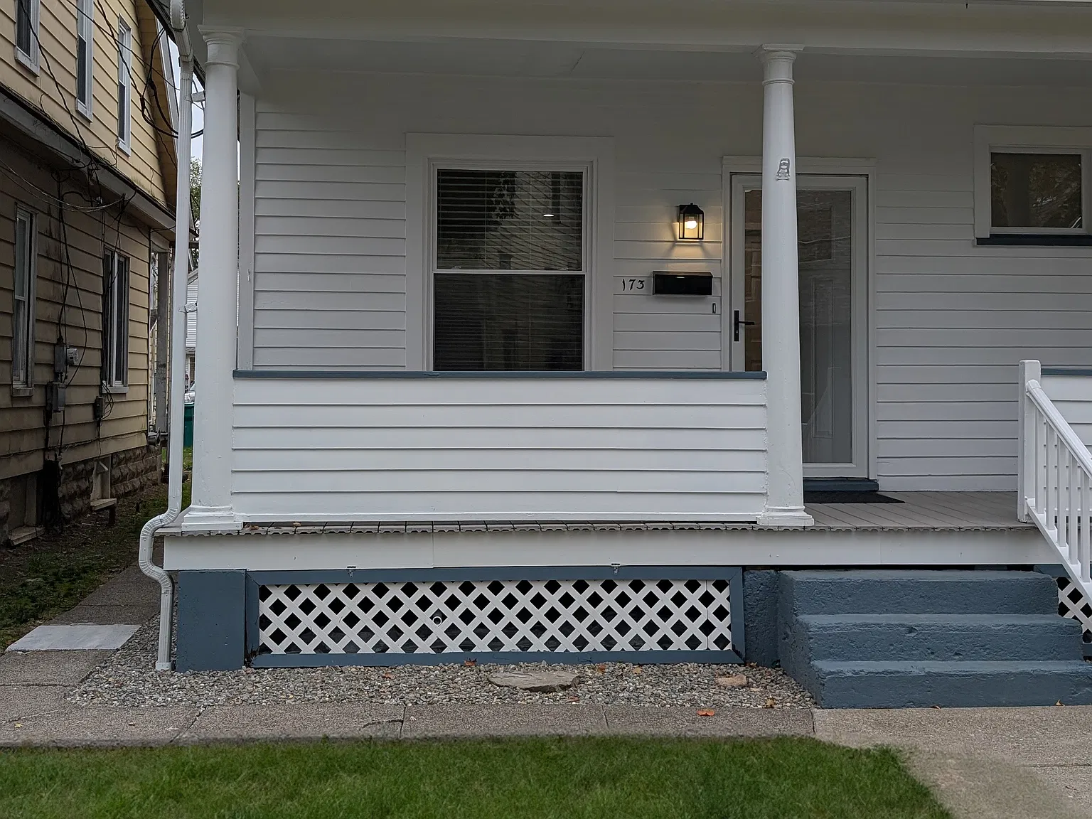 3 bed, 1.5 bath, 1065 sqft, $2,175 — Photo 2