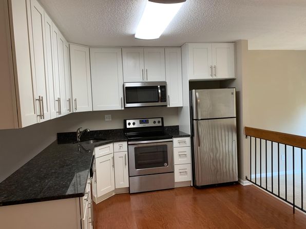 213 Carriage Ct