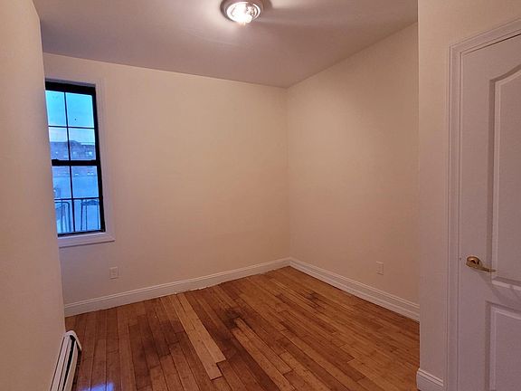 4th image of 1043 Teller Ave