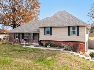 403 Frederick Dr, Gower, MO 64454