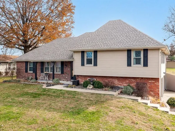 403 Frederick Dr, Gower, MO 64454