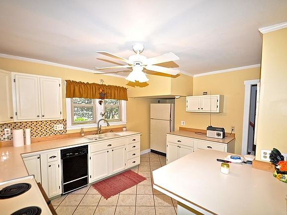 4th image of 701 Harrison Ave