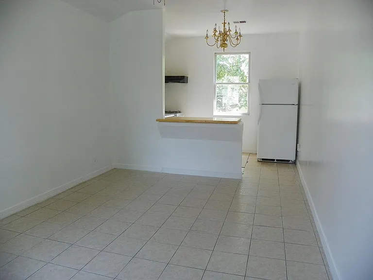 4806 52nd Ave — Photo 3