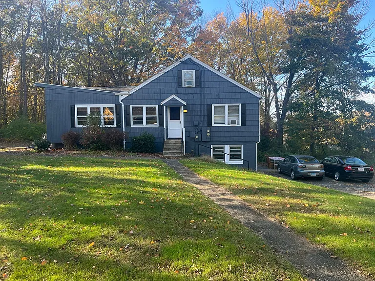 1Minnesota Rd has 3 separate apartments. This is a Town of Mansfield approved apartment rental . It is inspected yearly for safe standards for UCONN students