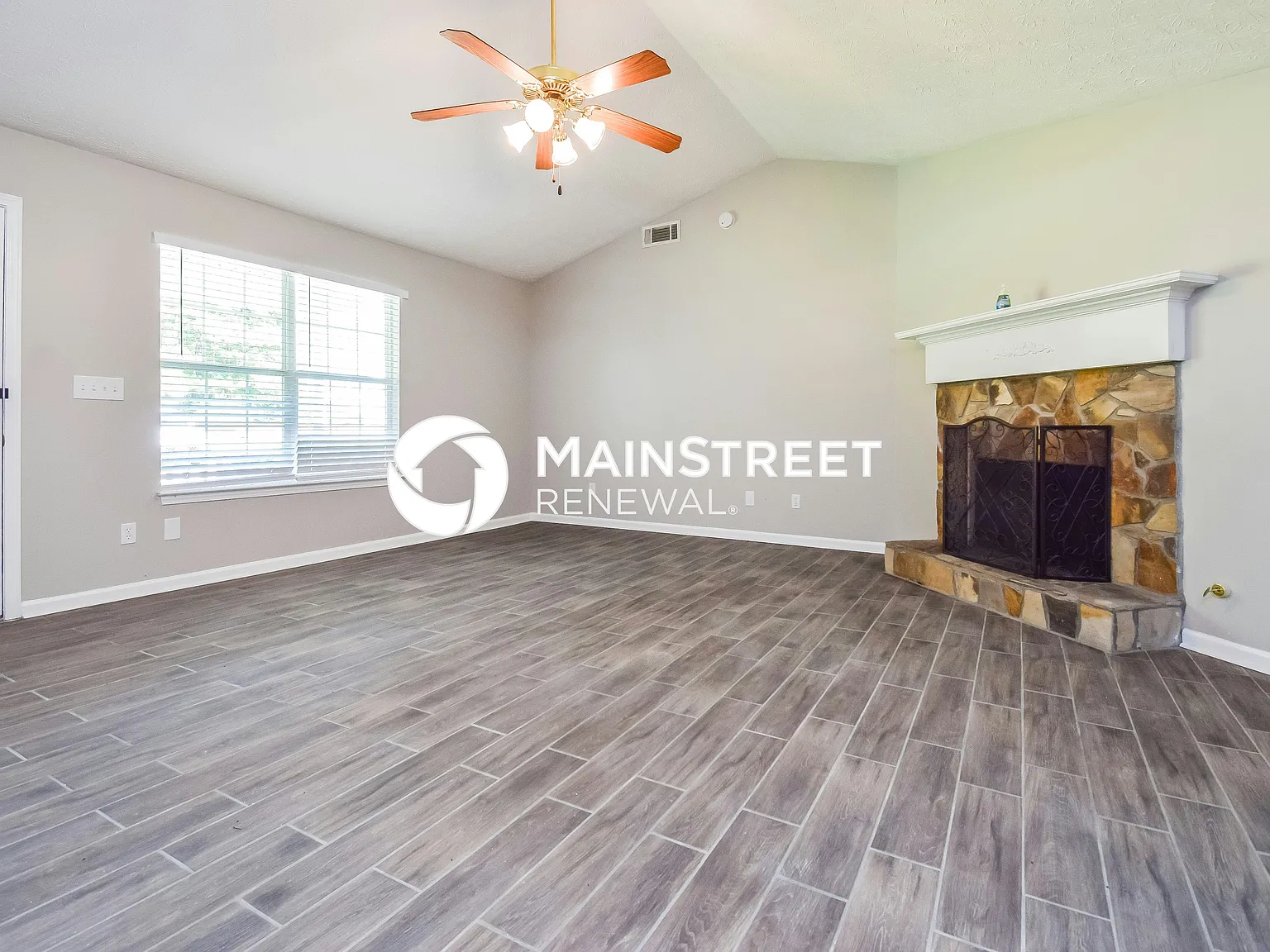 714 Grove Pointe Cir — Photo 2