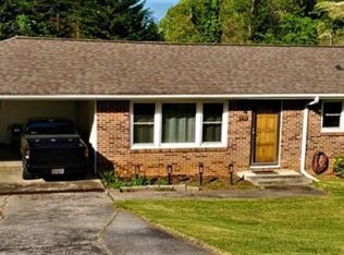 350 Hilltop Way, Toccoa, GA 30577