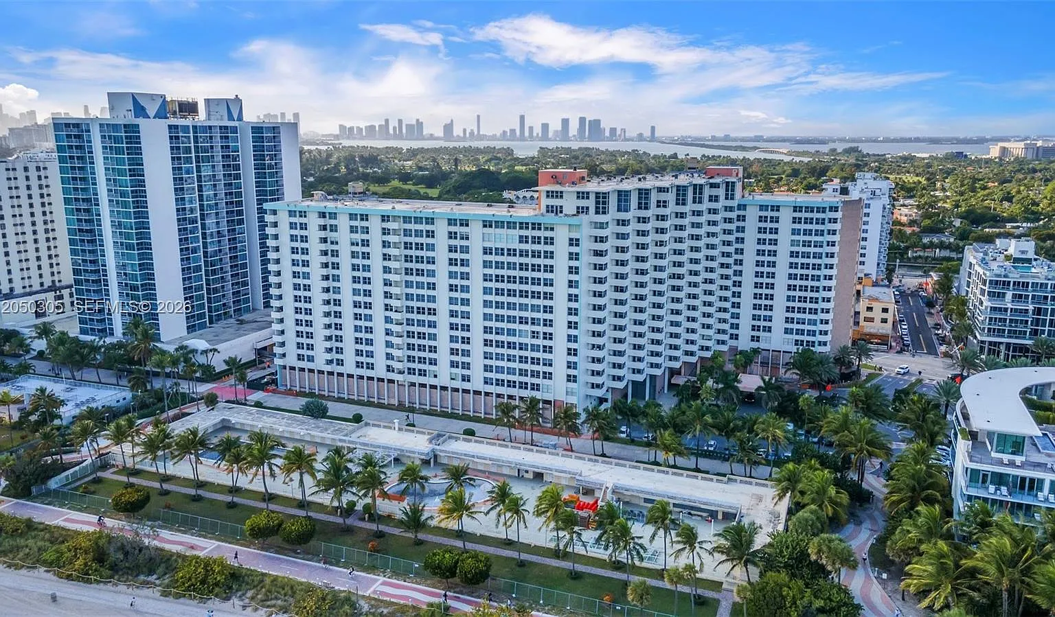 Triton Tower Condo — Photo 4