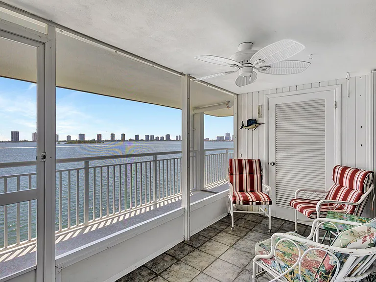 100 Shore Ct #304 — Photo 8