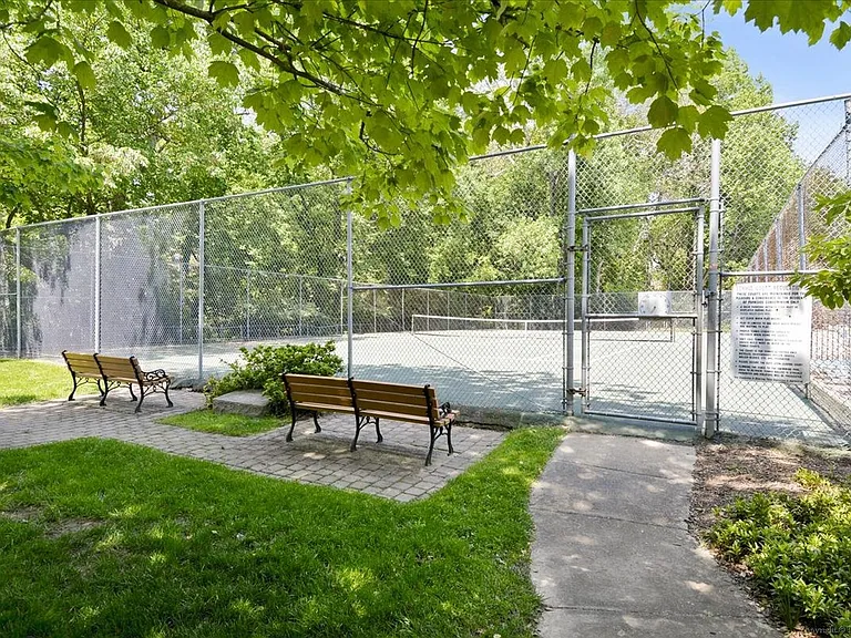 10513 Weymouth St #102 — Photo 35