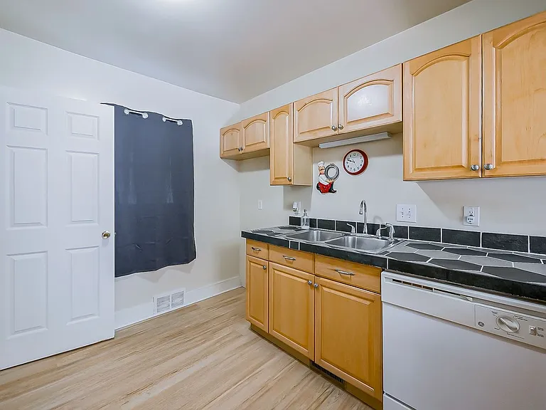 358 S Marshall St — Photo 3