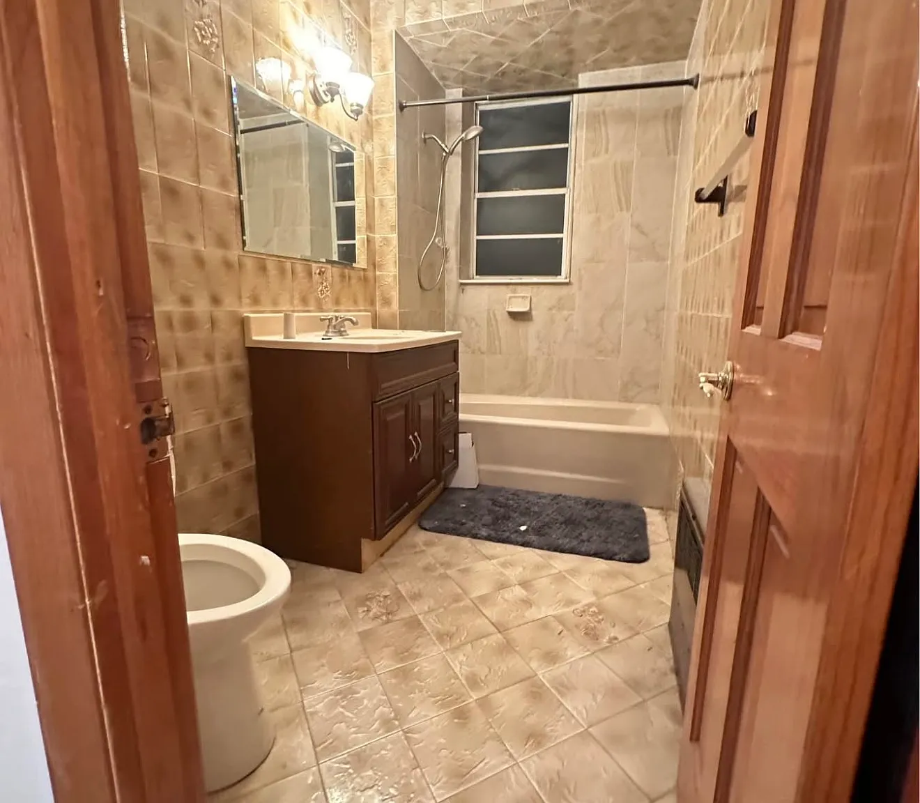 3 bed, 900 sqft, $3,000 — Photo 1