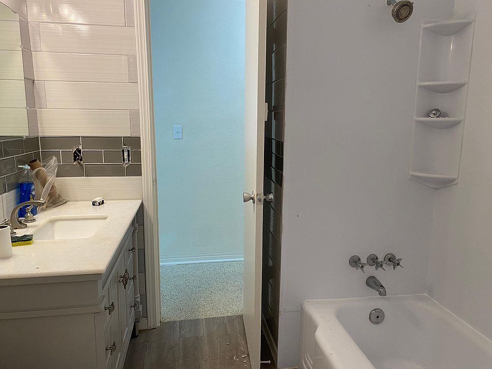 1st image of 960 52nd St N