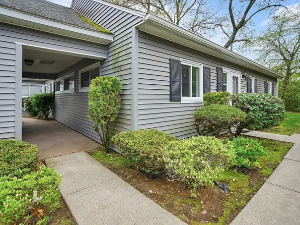 45 Horseshoe Dr Unit 45, Chicopee, MA 01022