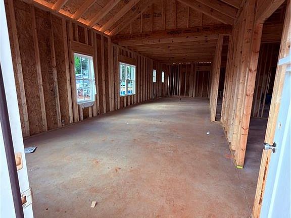 2nd image of 3026 Phillips Rd