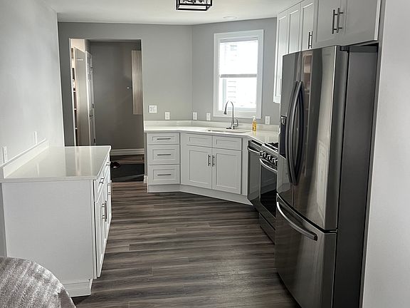 4th image of 208 Central Ave