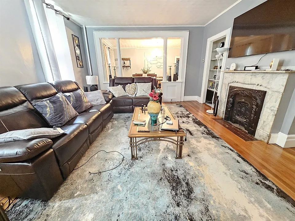 28 Cedar St #1