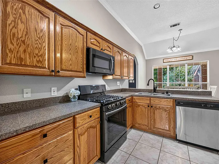 22962 Volga Dr — Photo 13