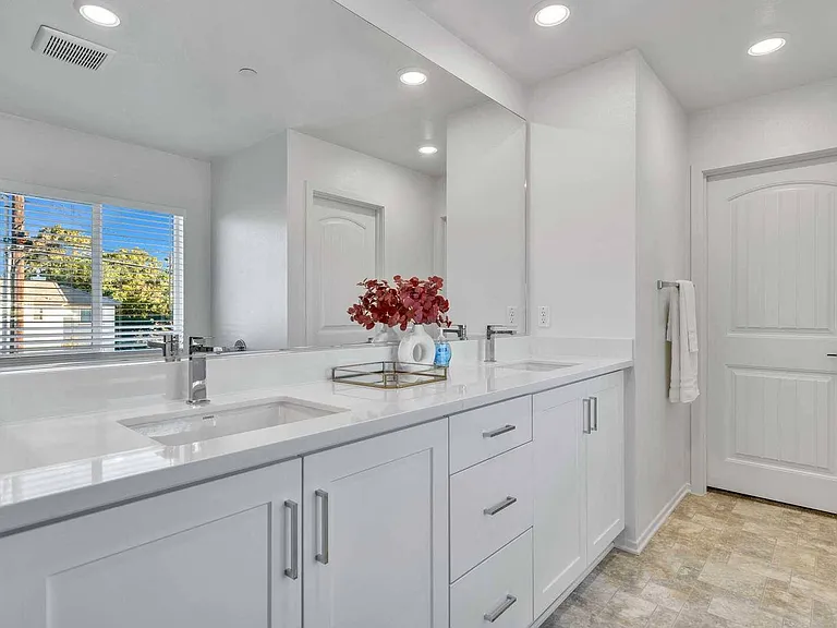 1705 Park Place Ln — Photo 25