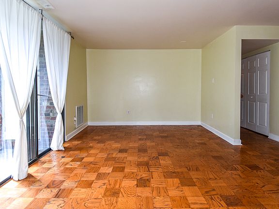 5th image of 744 Quince Orchard Blvd APT 102