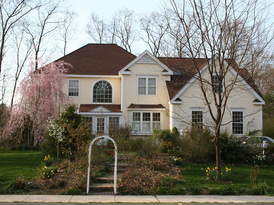 1st image of 19 Southwood Dr