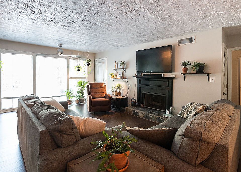 1st image of 1606 Country Park Dr SE