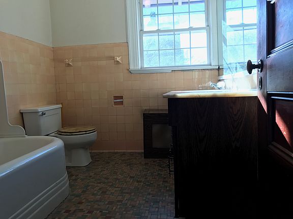4th image of 274 Rich Ave #2F