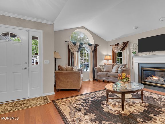 4th image of 80 Ivy Hill Road