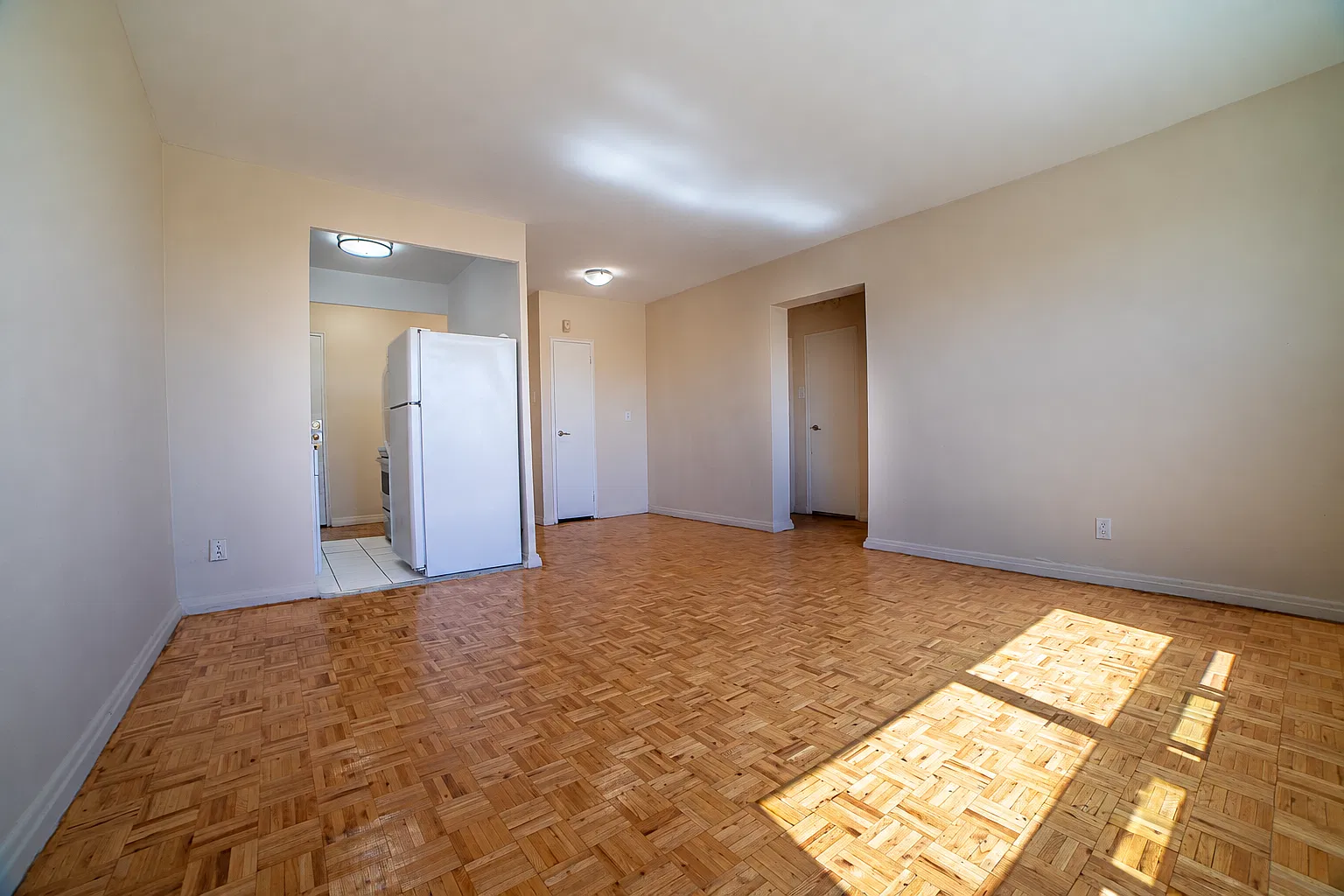 320 - Lake Shore Blvd W — Photo 4
