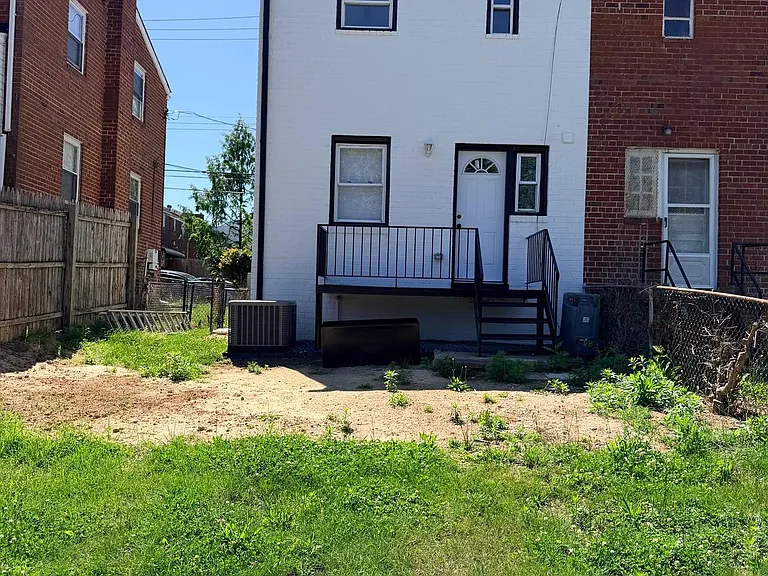 608 Chaplin St SE — Photo 3