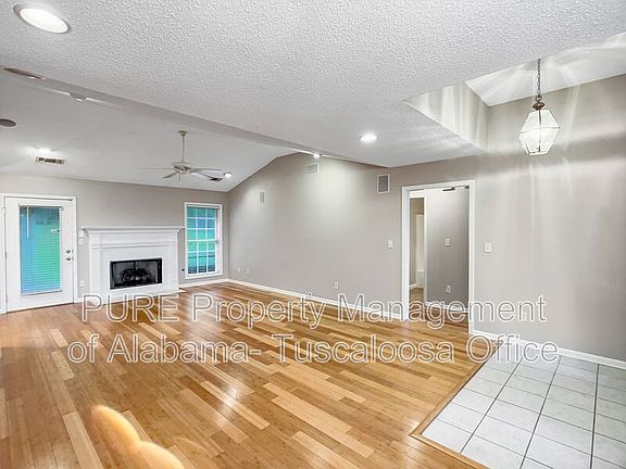 2nd image of 3108 Wisteria Ln