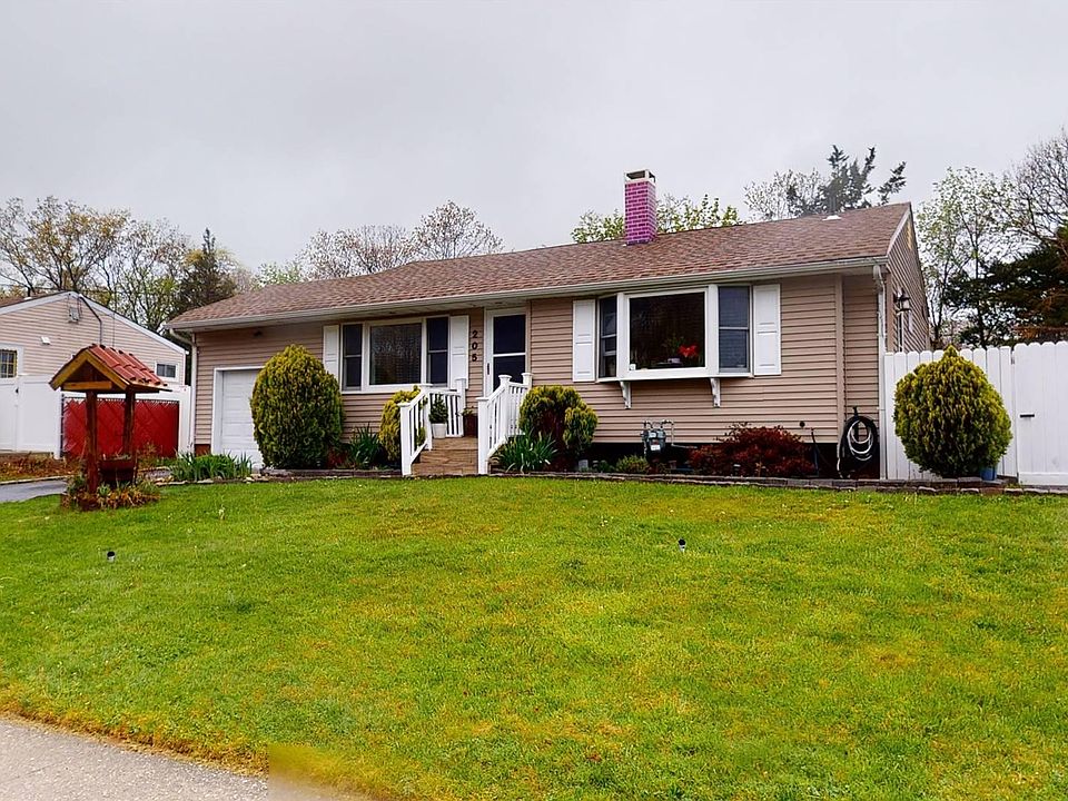 1st image of 205 Stuyvesant Dr