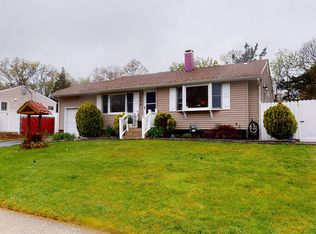205 Stuyvesant Dr, Selden, NY 11784