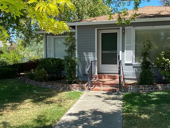 3rd image of 100 Glendon Way
