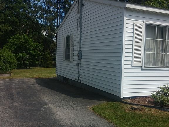3rd image of 70 Monroe St