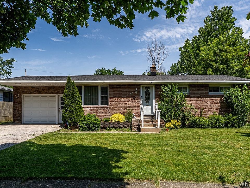 1st image of 15 Hillcrest Dr