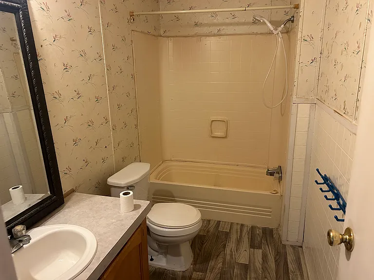 301 Elm Ln — Photo 6