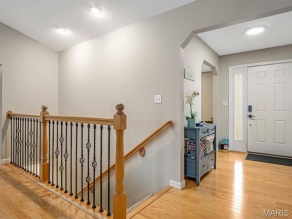 5th image of 30 Meadowbrooke Dr